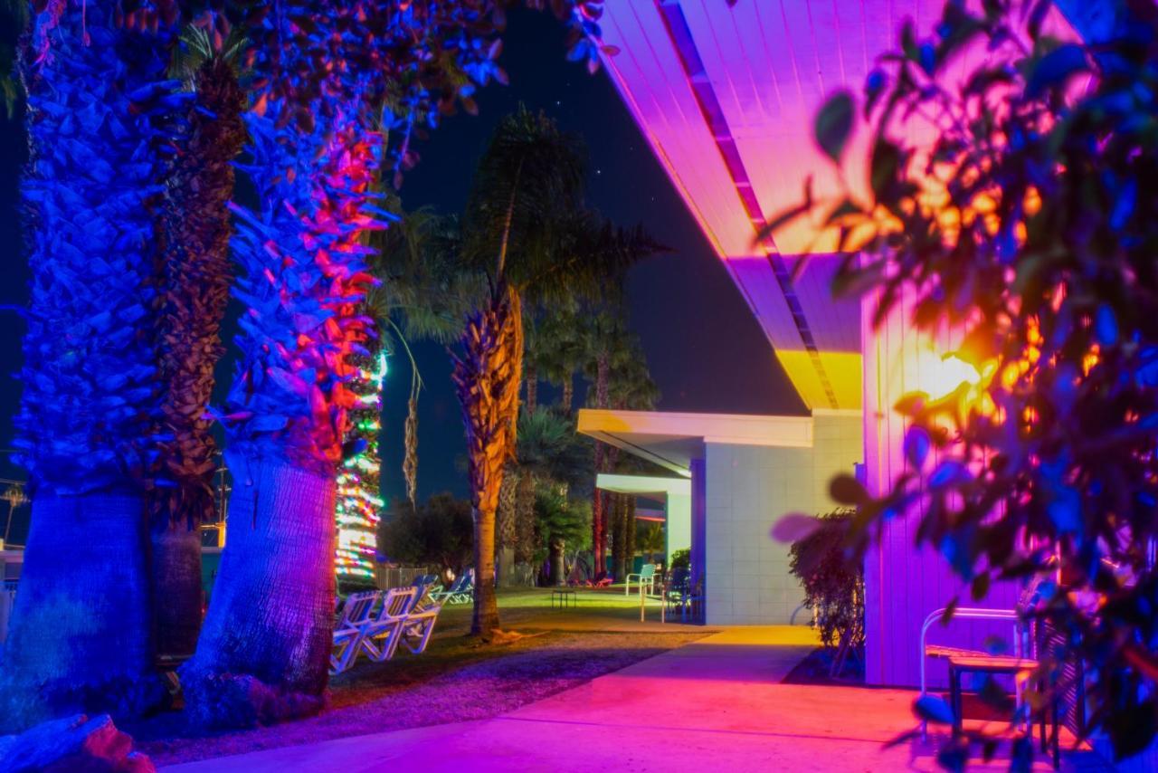 Ccbc Resort Hotel - A Gay Men'S Resort Cathedral City Luaran gambar